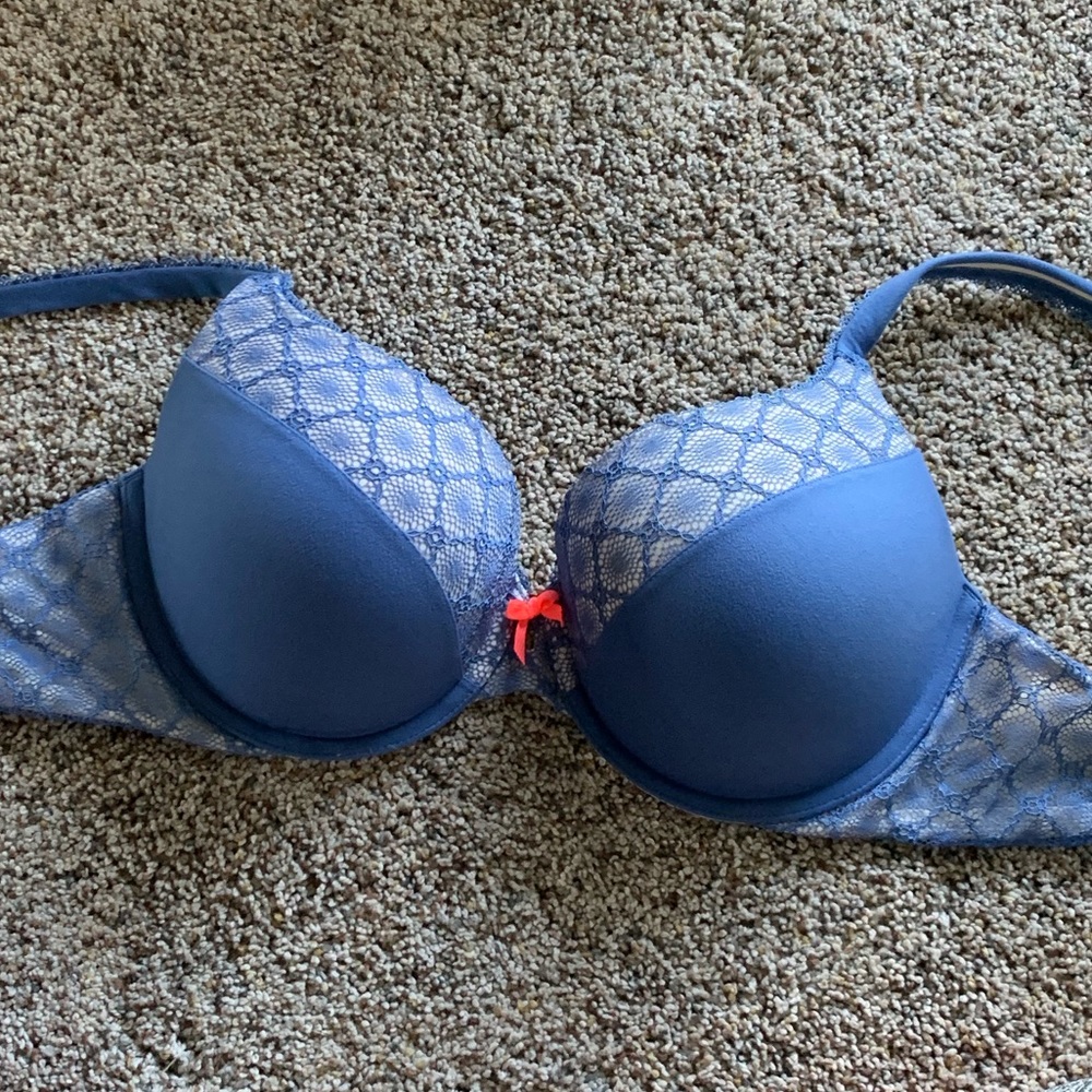 Victoria’s Secret 34dd bra